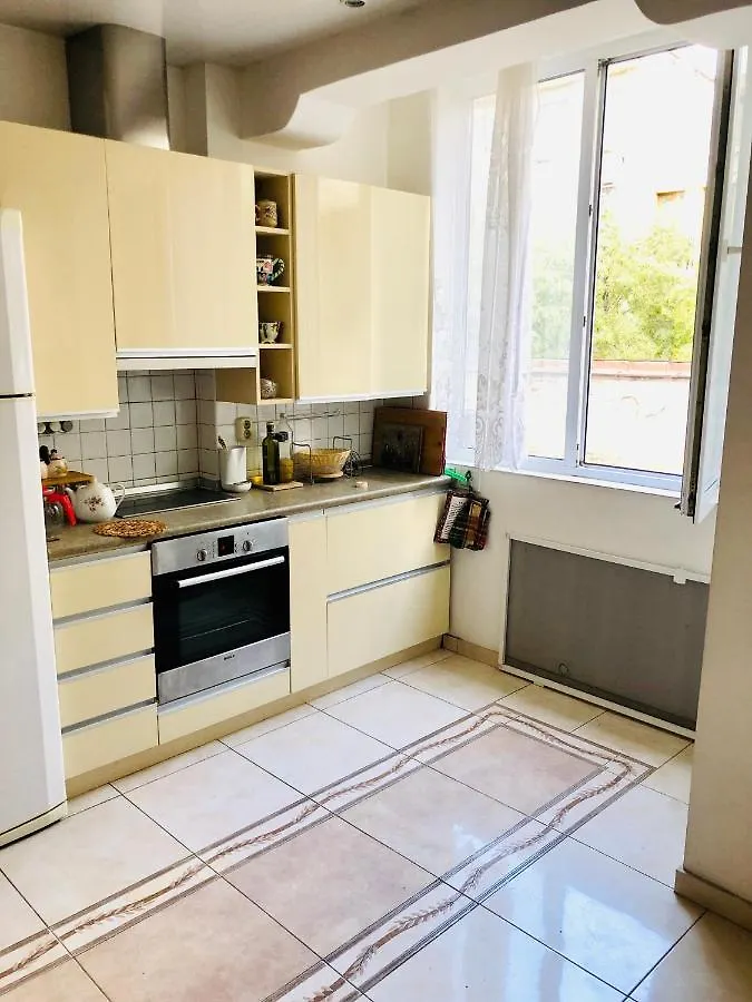 La Gare Apartment Warna